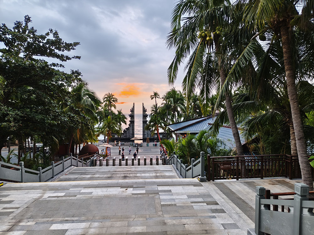 崖州区：大小洞天