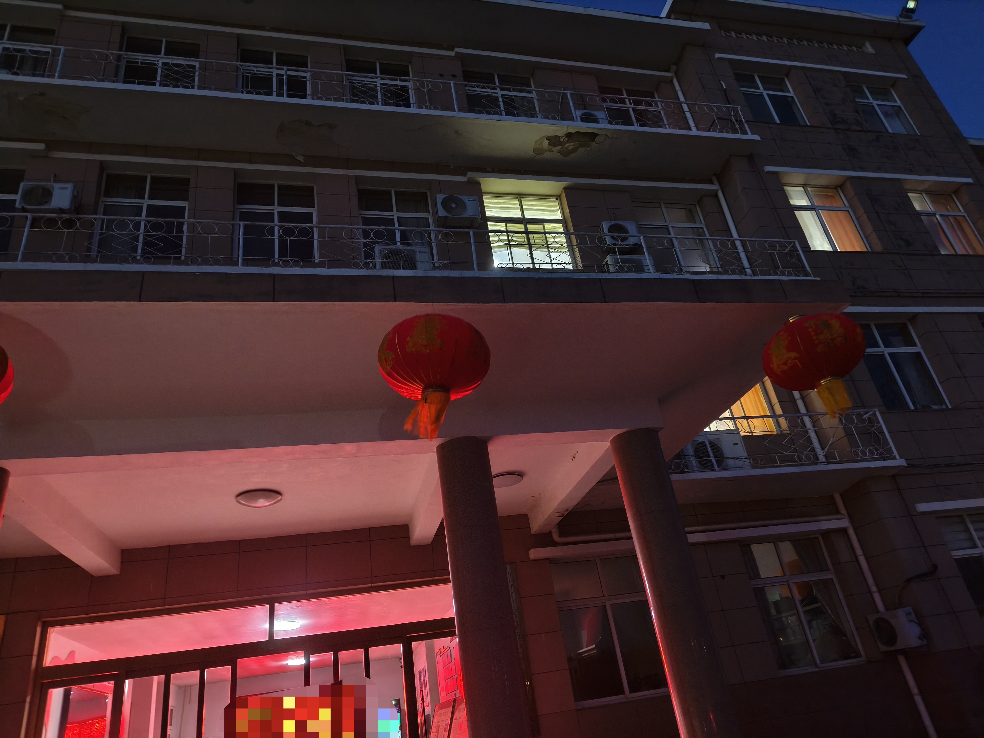 先去找东西吃，吃完回来继续把事情做完